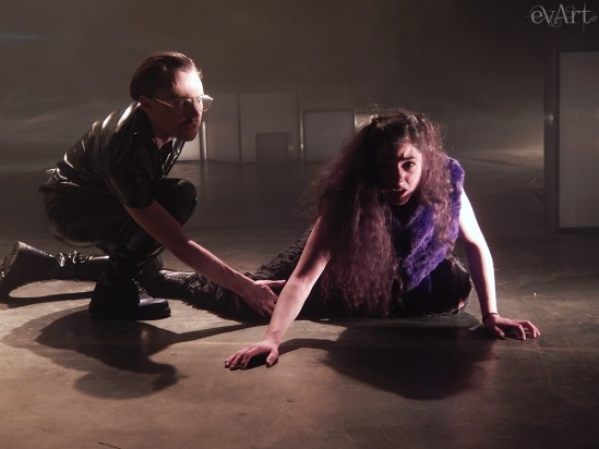 Ο Θαυμαστός Καινούργιος Κόσμος του Άλντους Χάξλευ στο Σύγχρονο Θέατρο