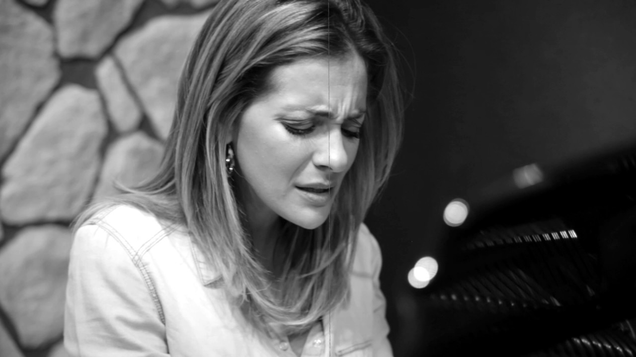 Νέο video clip με τη Νατάσσα Μποφίλιου