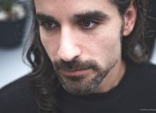 Αντώνης Πασβάντης: "Αντικείμενα, σώμα, λόγος και ρυθμός δημιουργούν μια μαγική παλέτα επιδιώκοντας την απόλυτη εσωτερική έκφραση"
