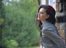 Η Άννα Τυρταίου μας συστήνεται με τη διασκευή του "Μια μια τις νύχτες μου μετρώ"