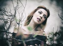 "Άλλες μέρες" | Νέο video clip από τη Φρόσω Στυλιανού