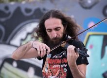 Ματθαίος Δακουτρός: Wall of eyes - an Unscheduled Performance