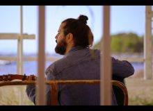Δείτε το νέο video clip του Jon Voyager για το single "Angela"