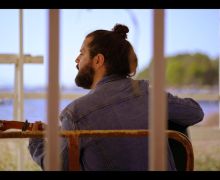 Δείτε το νέο video clip του Jon Voyager για το single "Angela"